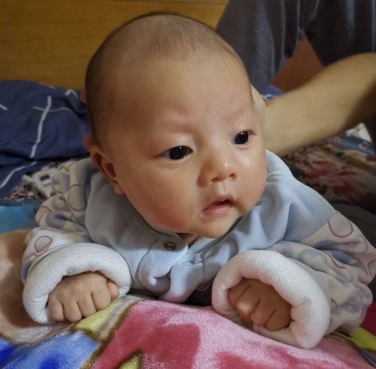 九个月大的宝宝还不会爬，探索背后的原因与应对策略